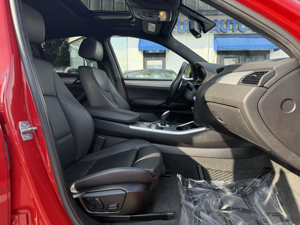 Vehicle image 12 of 33