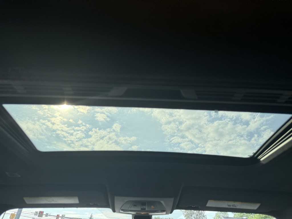Vehicle image 22 of 33