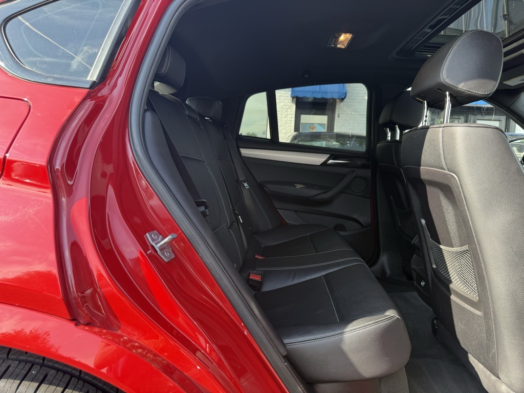 Vehicle image 17 of 33