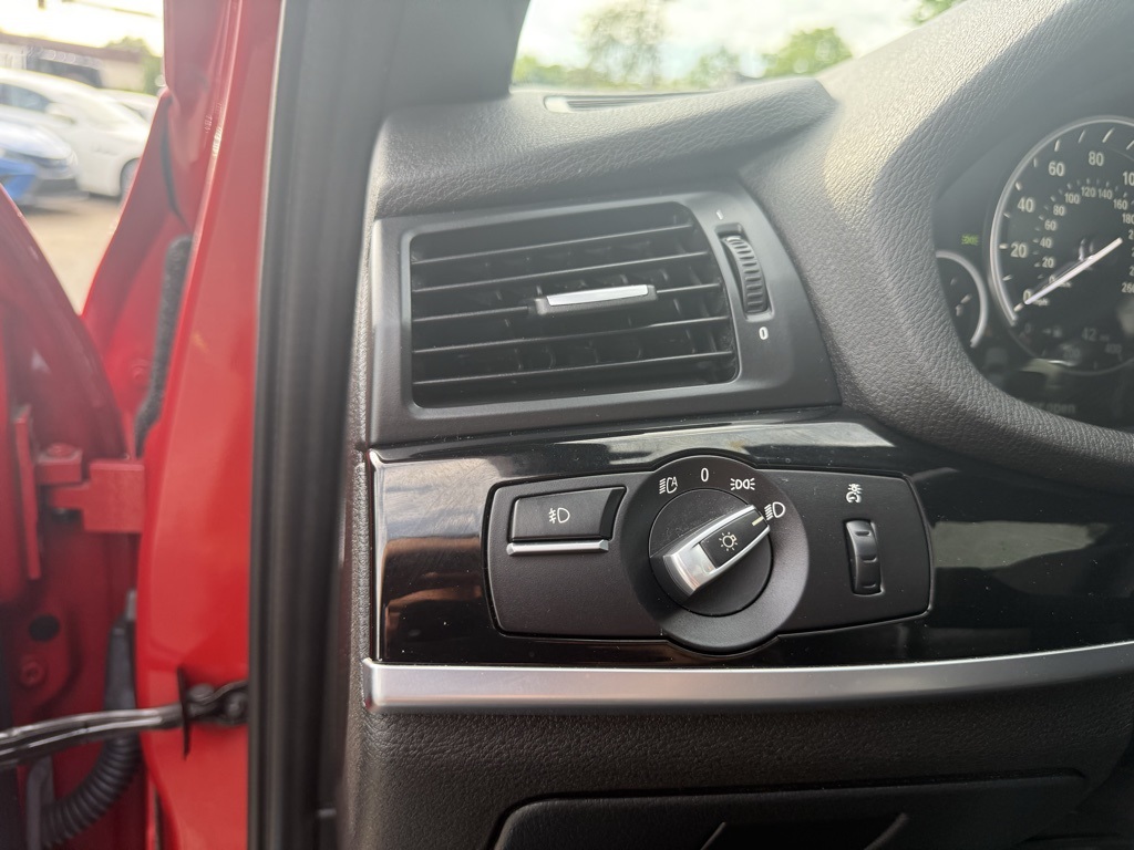 Vehicle image 10 of 33