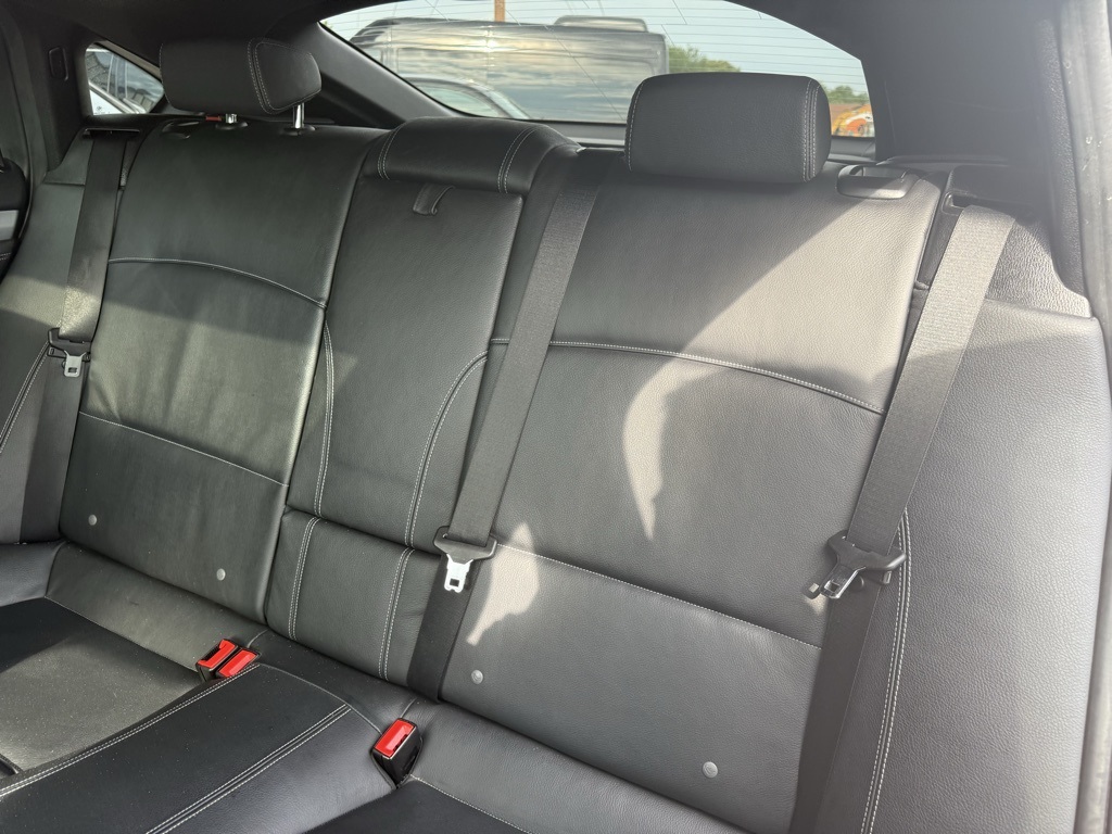 Vehicle image 15 of 33