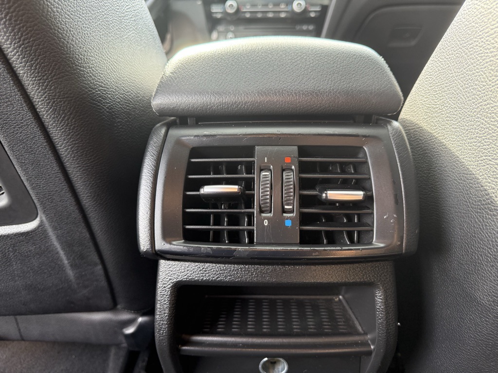 Vehicle image 21 of 33