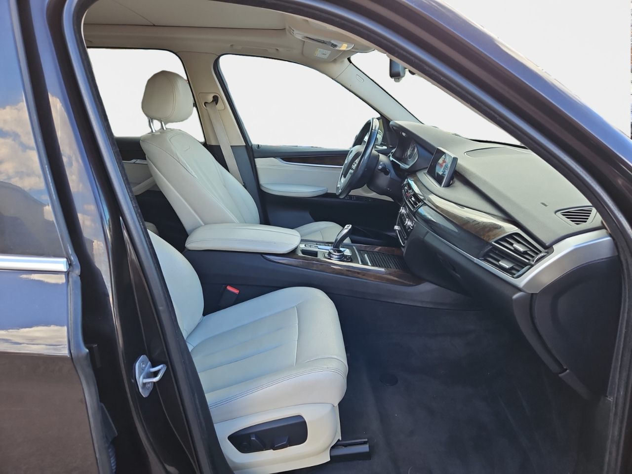 Vehicle image 13 of 14