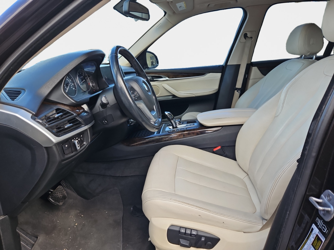 Vehicle image 8 of 14