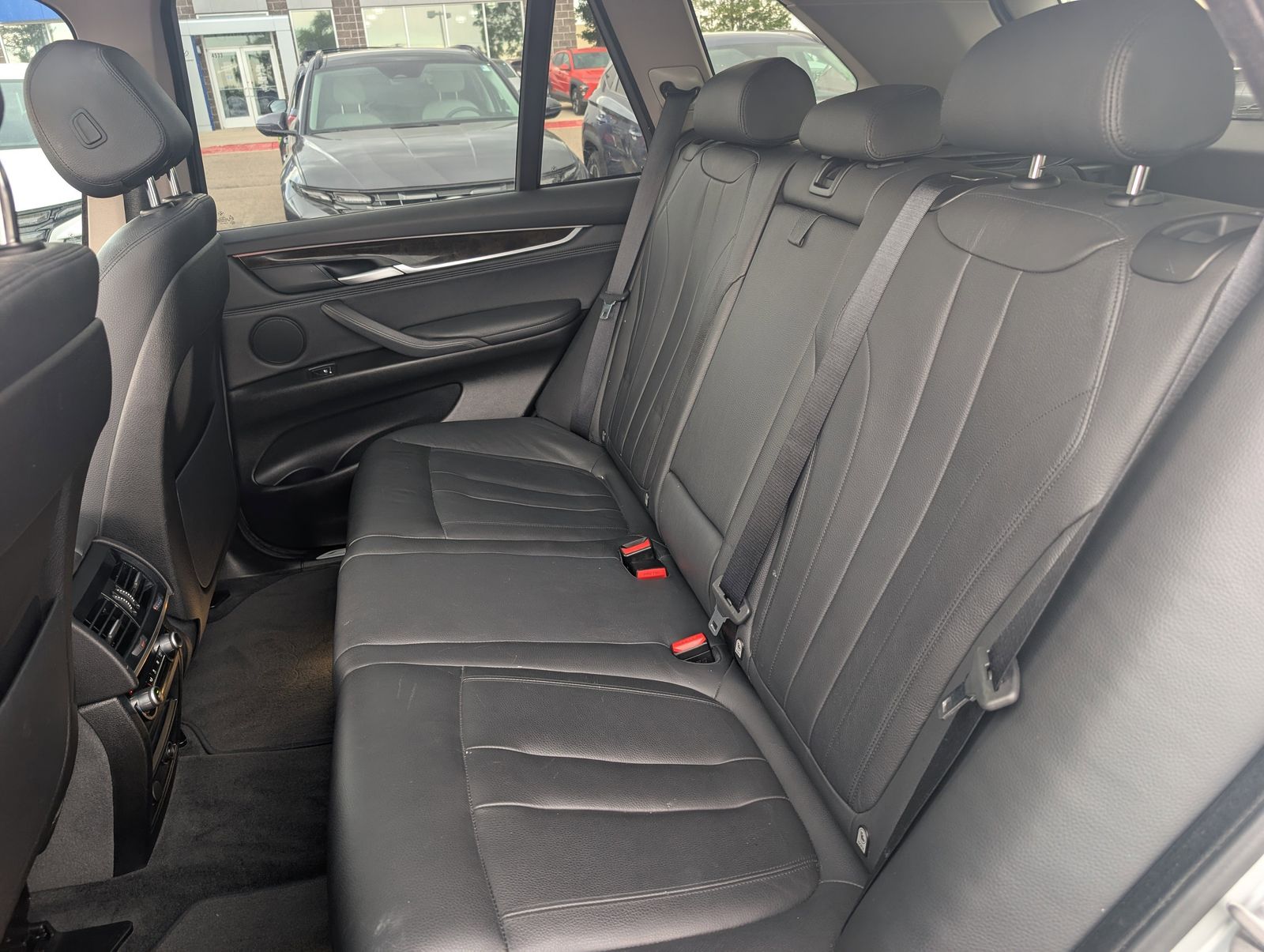 Vehicle image 10 of 27
