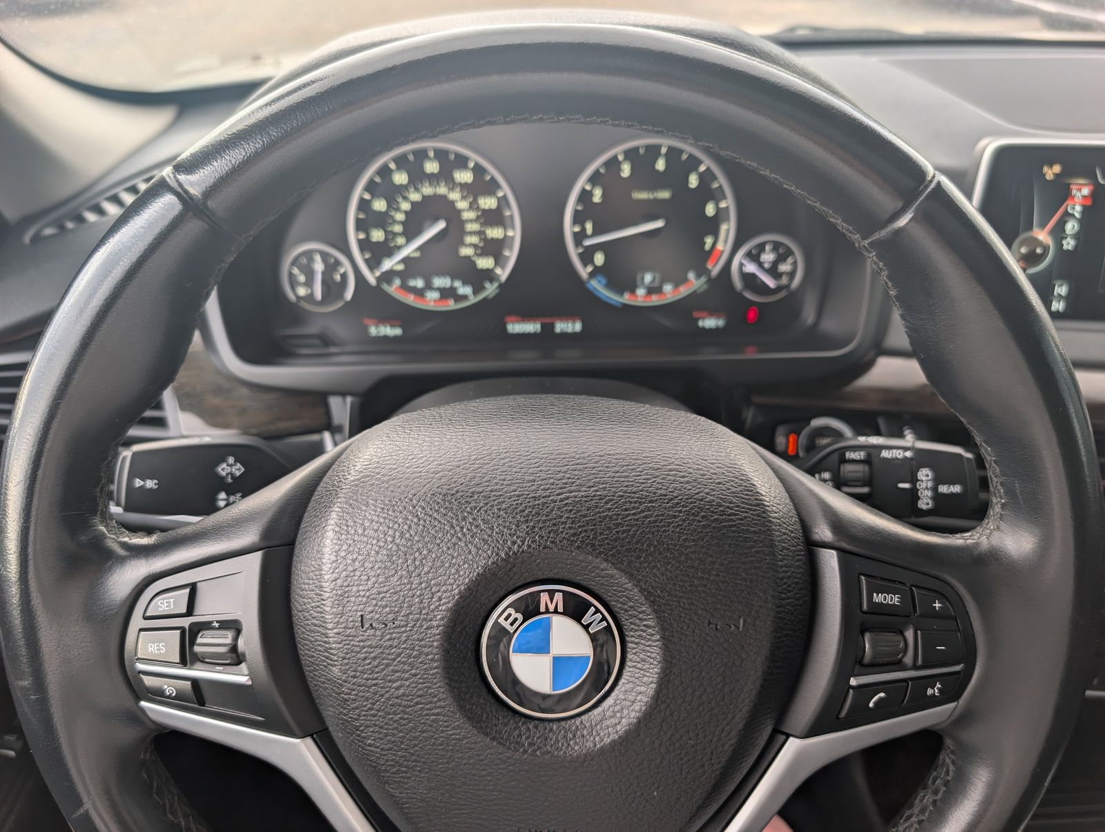 Vehicle image 15 of 27