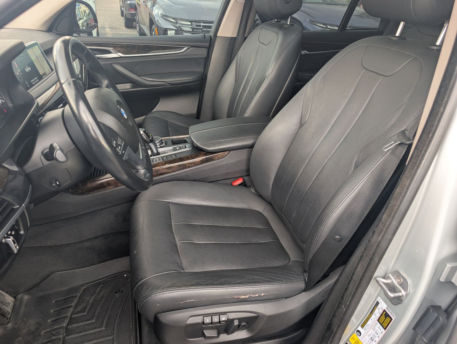Vehicle image 11 of 27