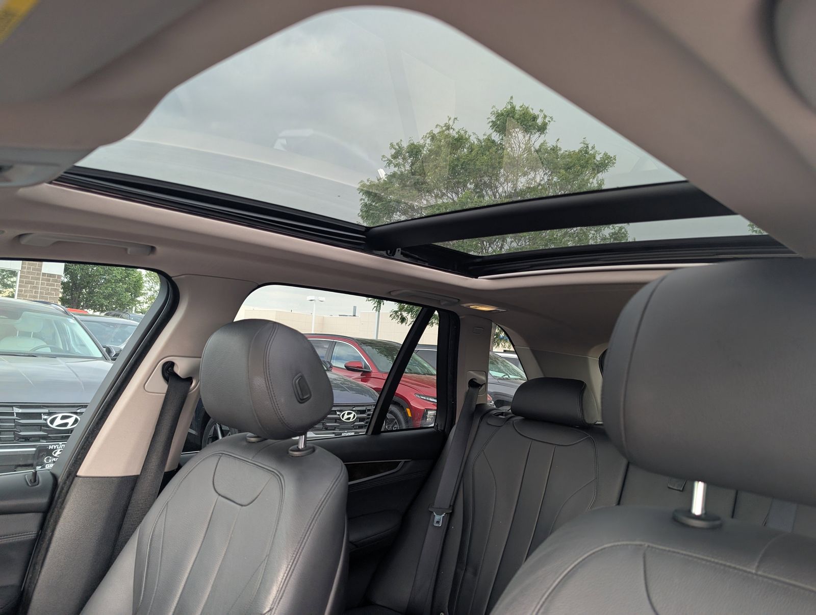 Vehicle image 25 of 27