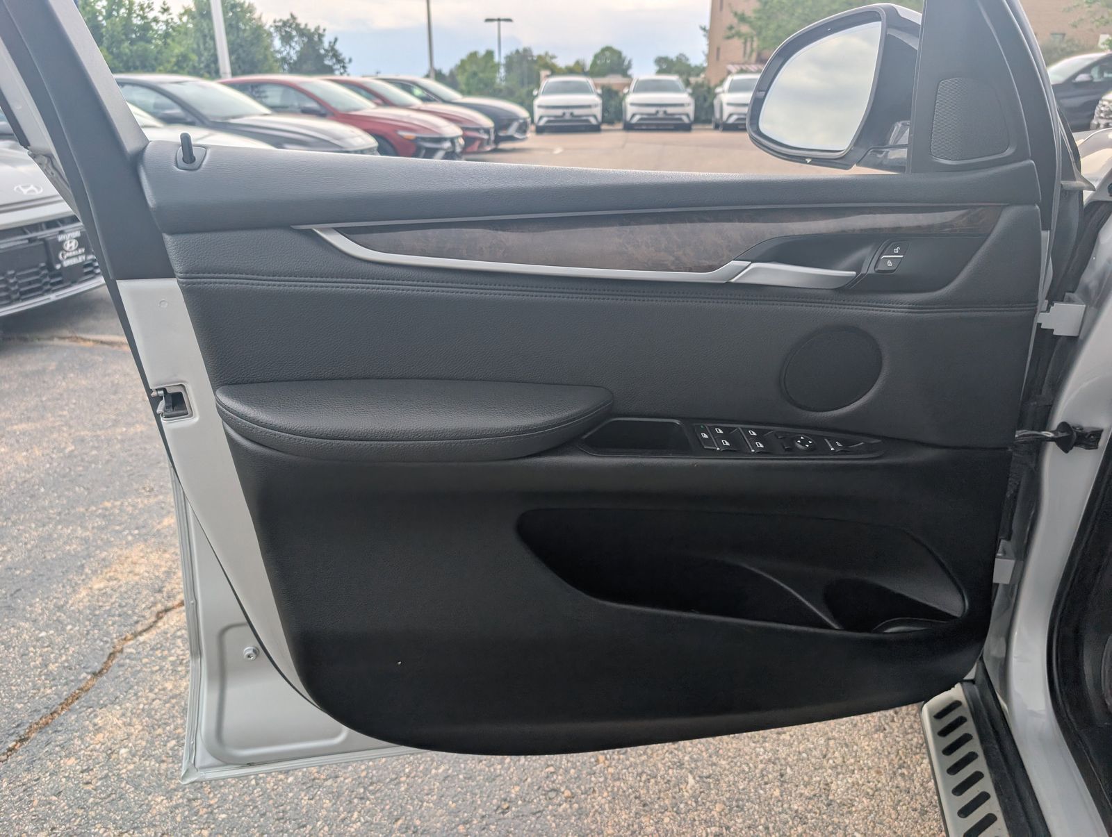 Vehicle image 20 of 27