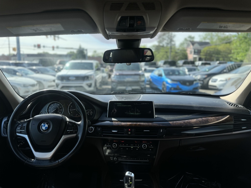Vehicle image 21 of 31