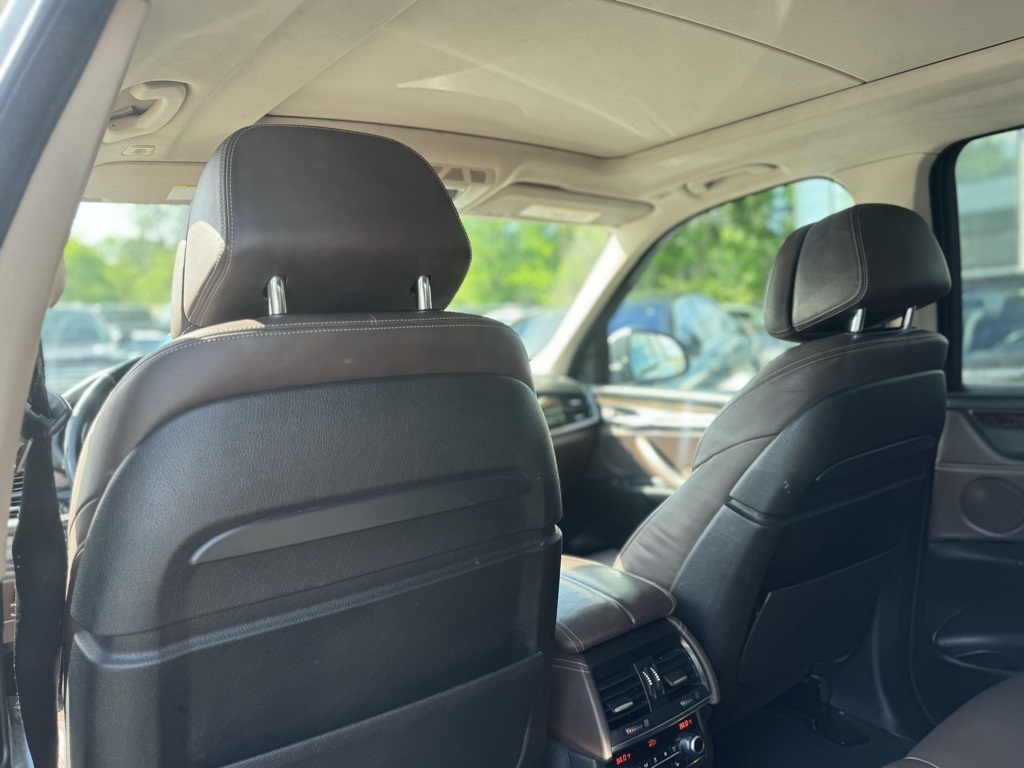 Vehicle image 19 of 31