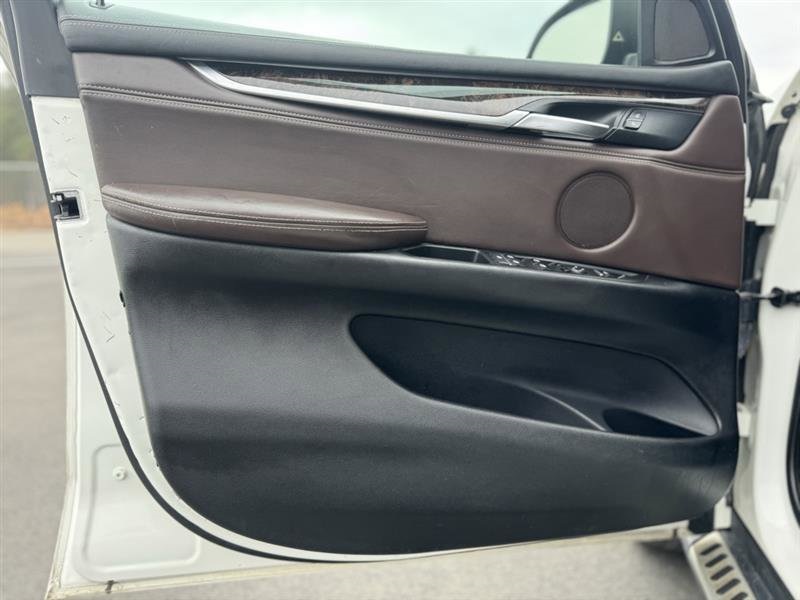 Vehicle image 9 of 31