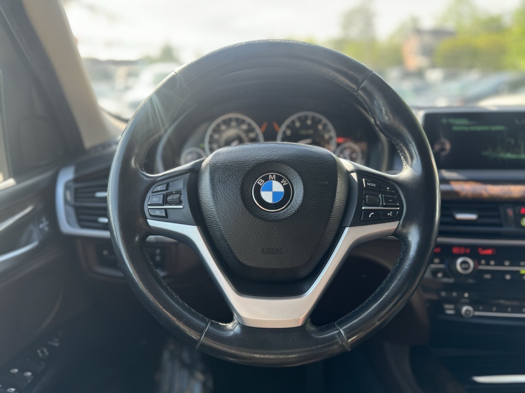Vehicle image 22 of 31