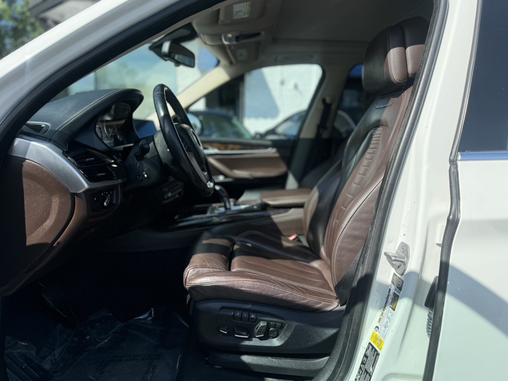 Vehicle image 11 of 31