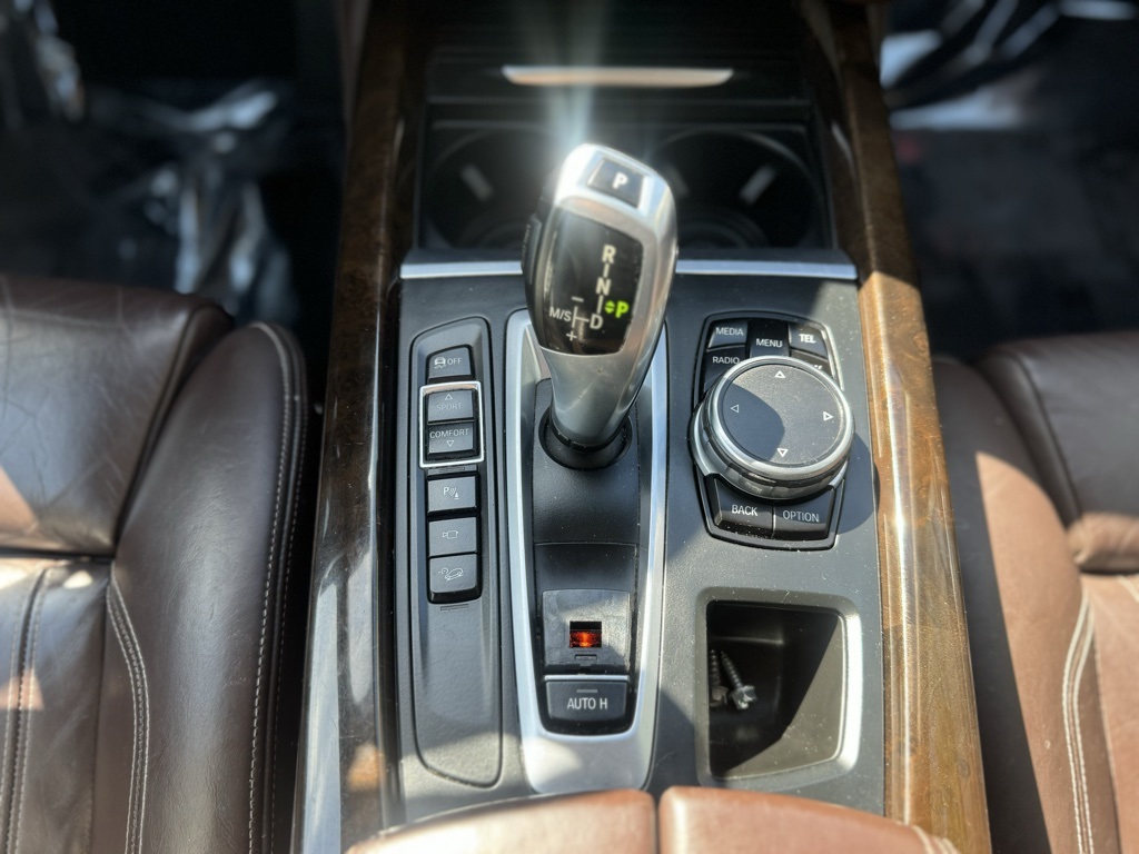 Vehicle image 25 of 31