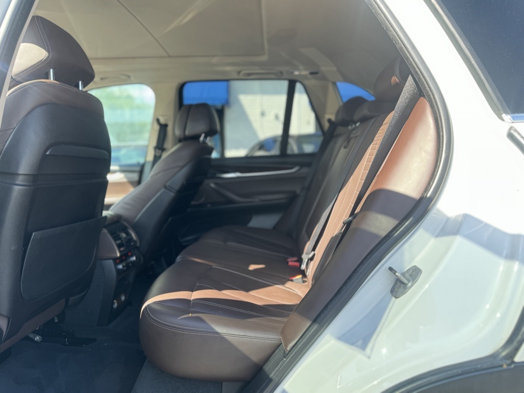 Vehicle image 18 of 31