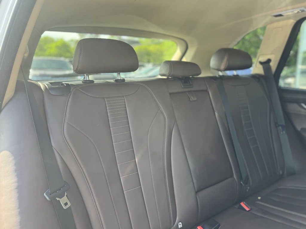 Vehicle image 16 of 31