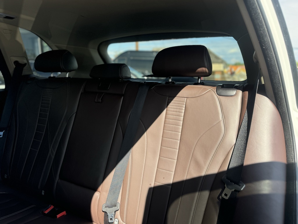 Vehicle image 15 of 31