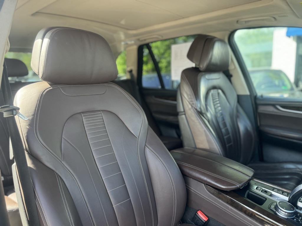 Vehicle image 13 of 31