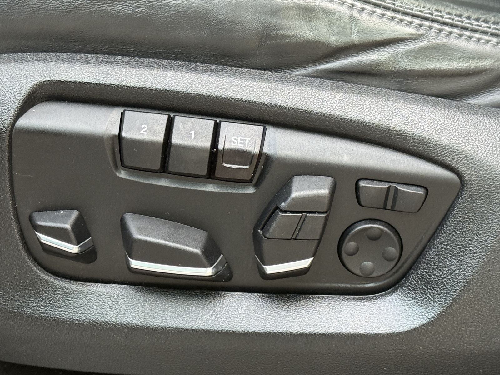 Vehicle image 34 of 54