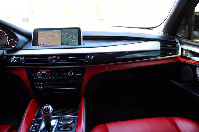 Vehicle image 12 of 18