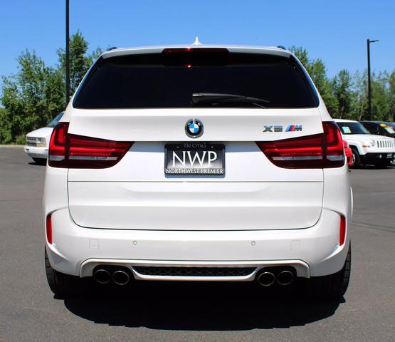 Vehicle image 17 of 18