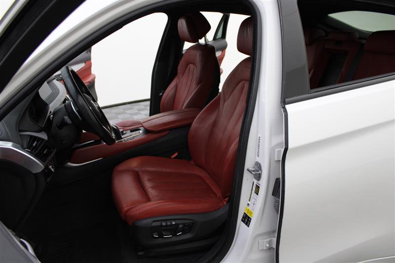 Vehicle image 15 of 54