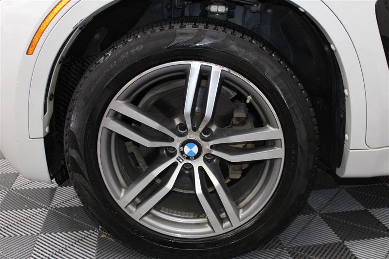 Vehicle image 10 of 54