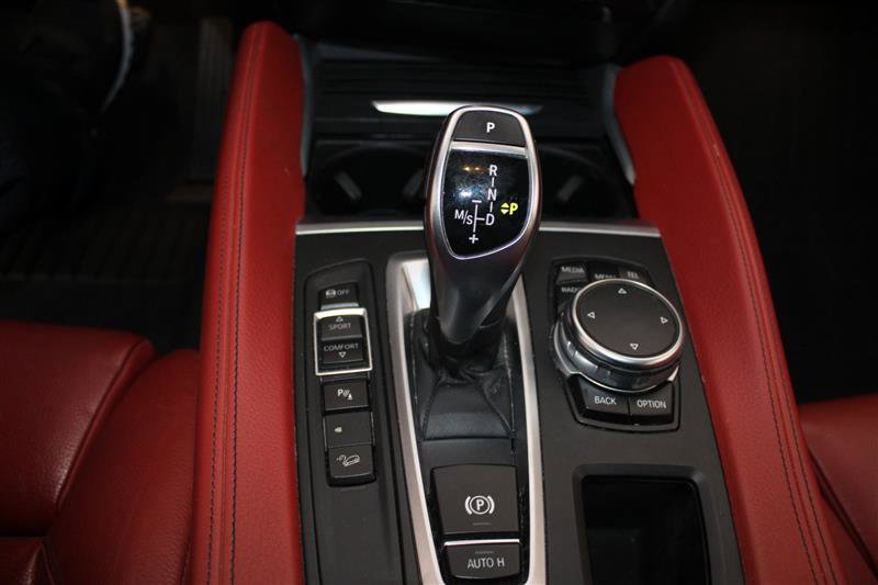 Vehicle image 31 of 54