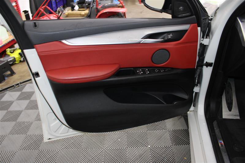 Vehicle image 32 of 54