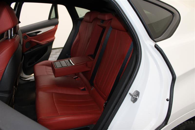 Vehicle image 17 of 54