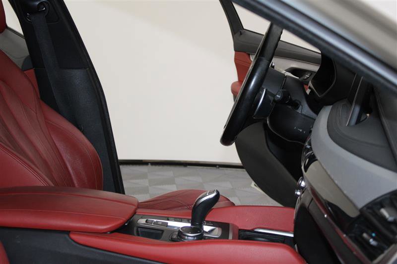 Vehicle image 16 of 54
