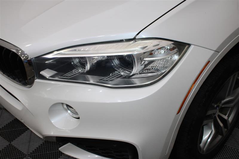 Vehicle image 33 of 54