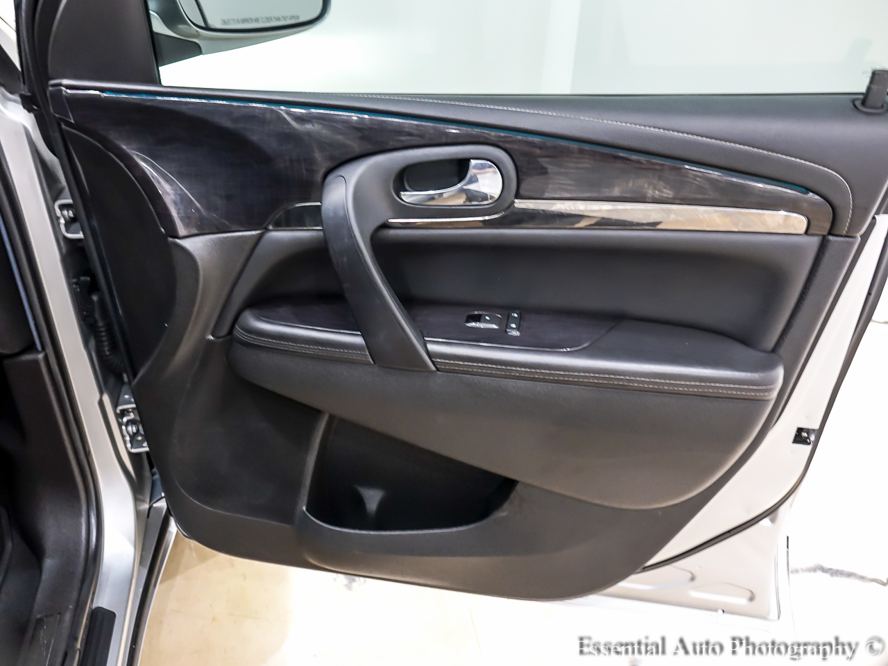 Vehicle image 32 of 38