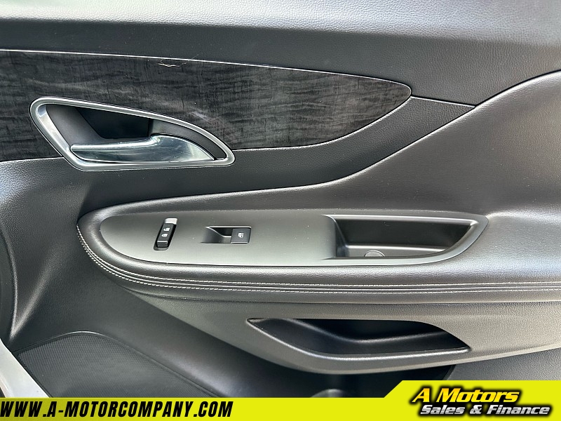 Vehicle image 27 of 29