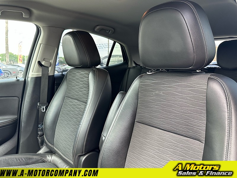Vehicle image 10 of 29