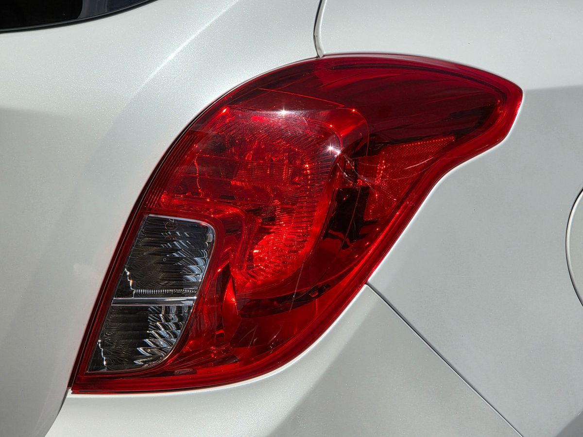 Vehicle image 14 of 49