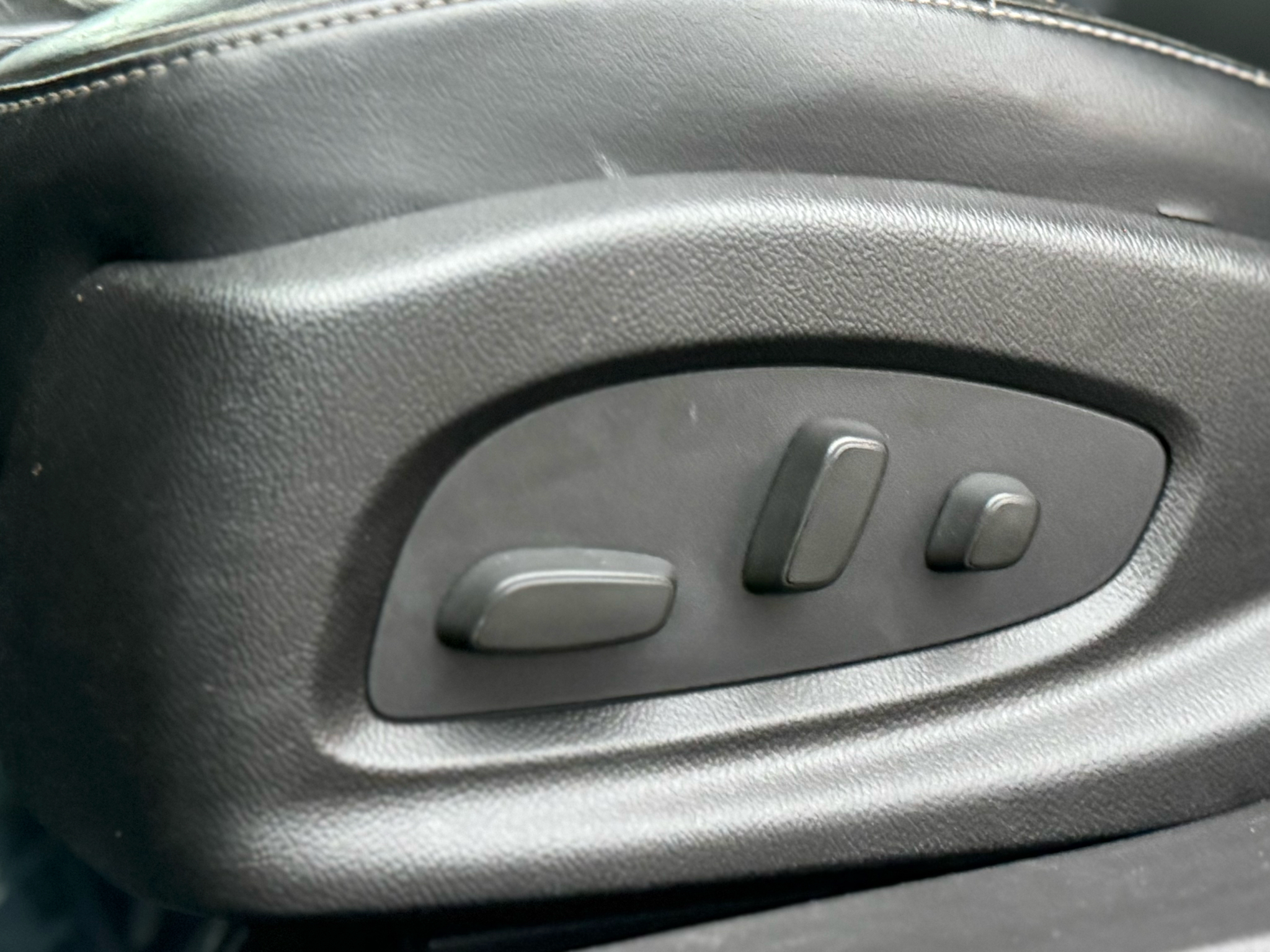 Vehicle image 13 of 39