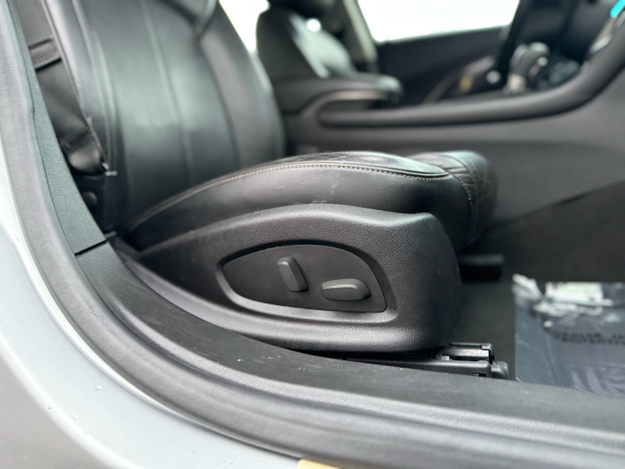 Vehicle image 25 of 39