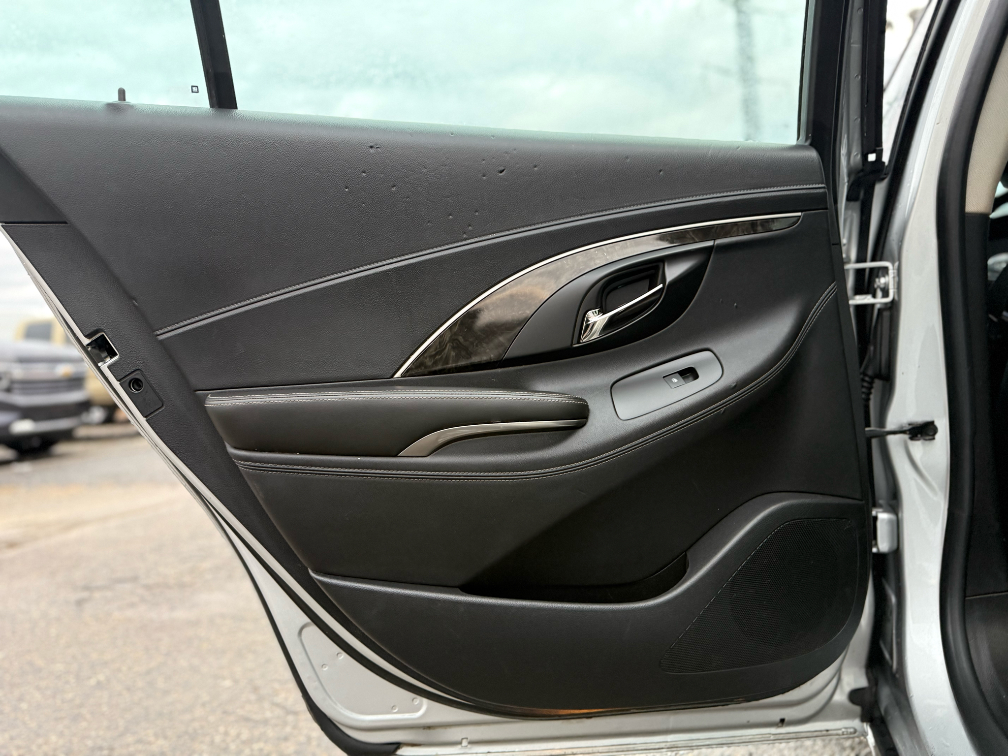 Vehicle image 16 of 39