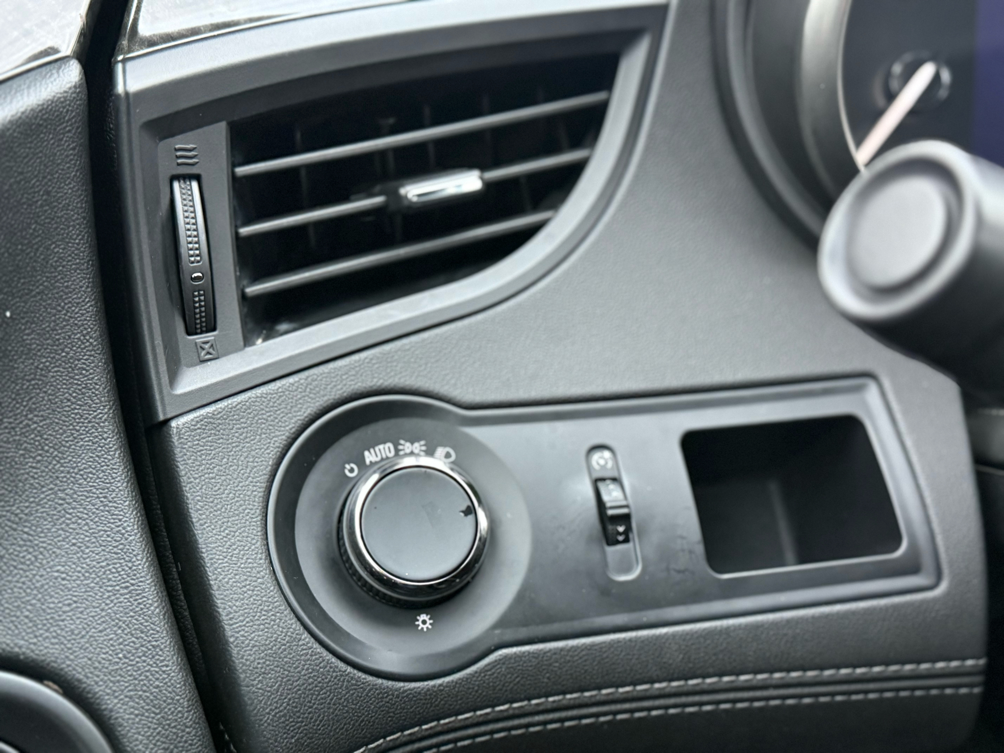 Vehicle image 32 of 39