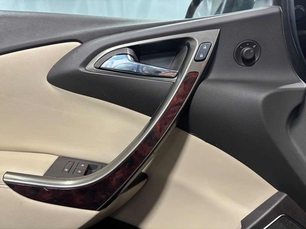 Vehicle image 21 of 31
