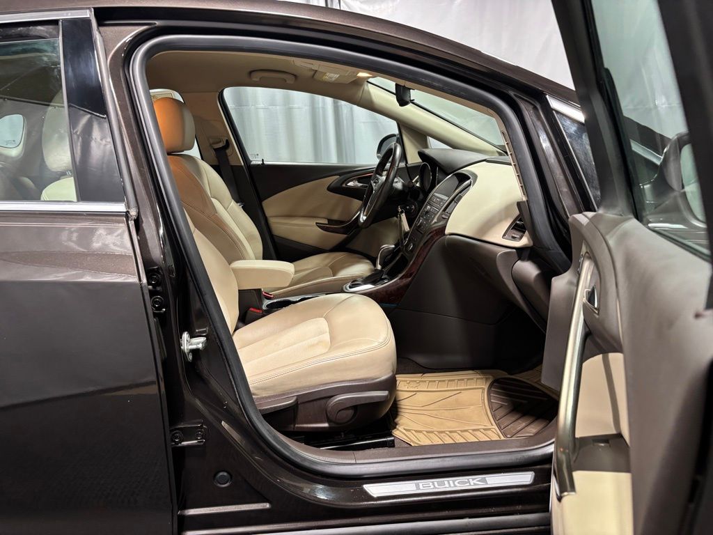 Vehicle image 15 of 31