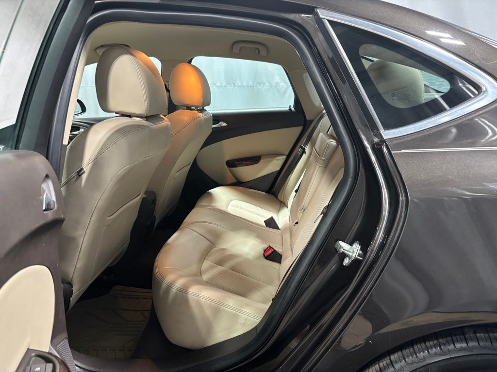 Vehicle image 16 of 31