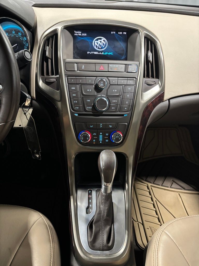 Vehicle image 28 of 31