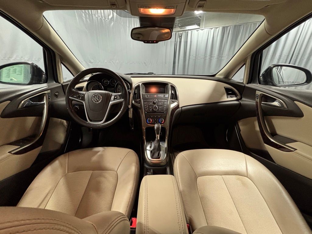 Vehicle image 17 of 31