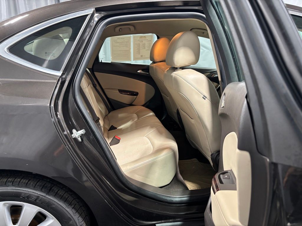 Vehicle image 14 of 31