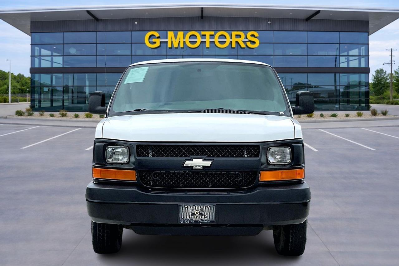 2015 Chevrolet Express LS Image 2 of 28