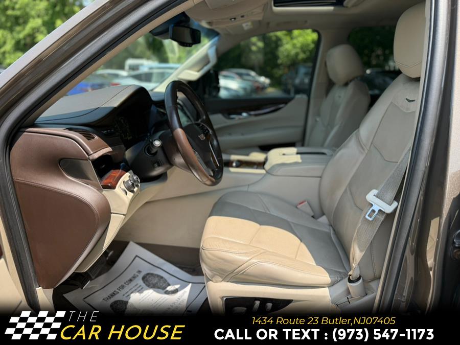 Vehicle image 10 of 28