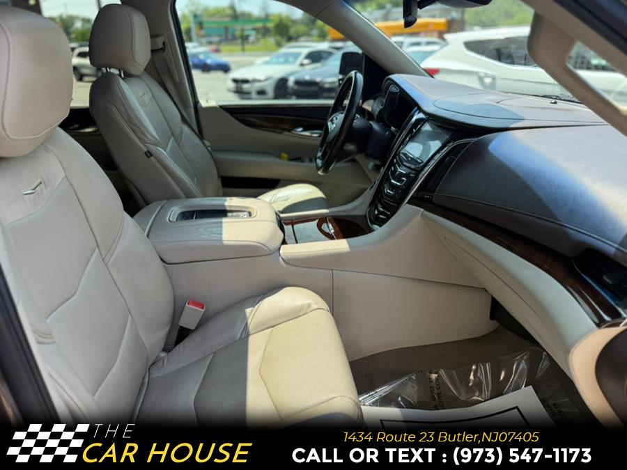 Vehicle image 17 of 28